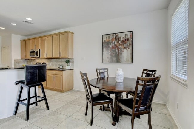 Foto del edificio - 6423 Calgary Woods Ln