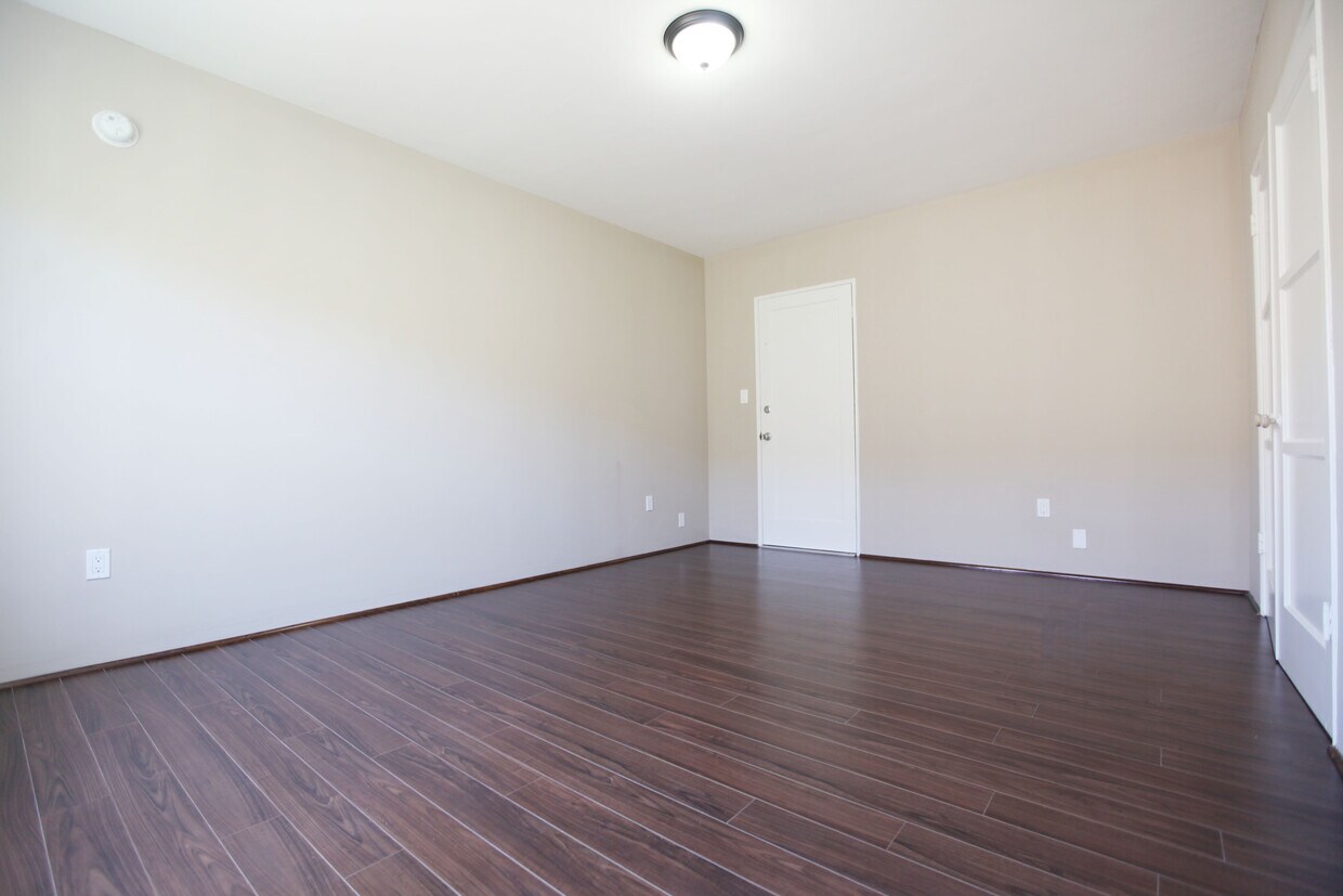 Building Photo - 727 S Mansfield Ave