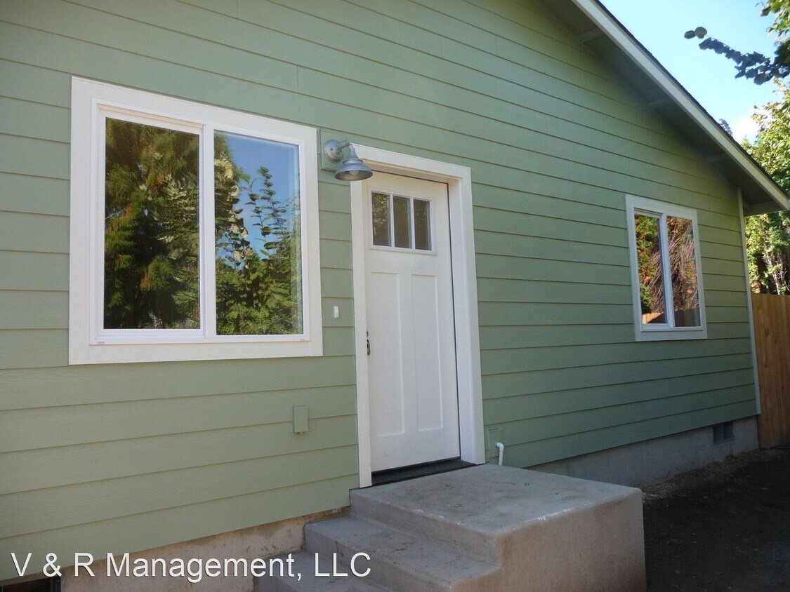 Primary Photo - 2 br, 1 bath House - 356 Menlo Dr. N