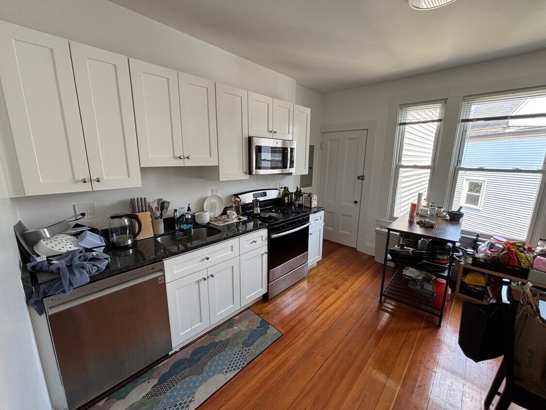 Primary Photo - 1423 Cambridge St