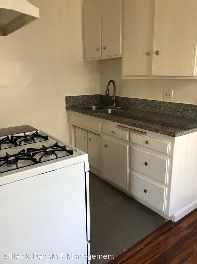 Building Photo - 10938 Palms Blvd