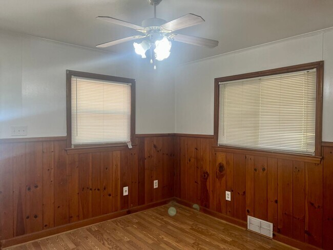 Foto del edificio - Two bedroom, 1 bath house in Graham