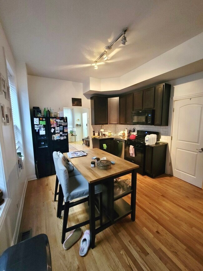 Foto del edificio - 1443 N Campbell Ave