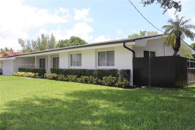 Foto del edificio - 6955 SW 66th Ave