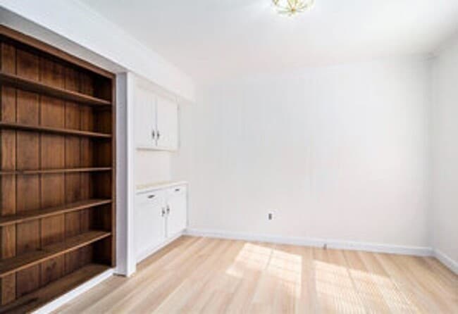 Building Photo - 6609 Merrick Dr