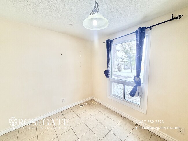 Photo du bâtiment - Bright 3-Bedroom Freehold Townhouse with Backyard & Included Internet in Guelph