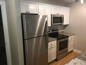 Building Photo - 175 Portland Rd