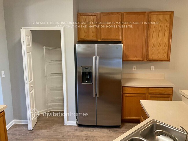 Building Photo - 14091 Summer Breeze Dr E