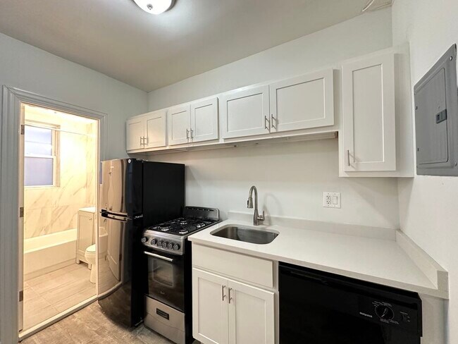 Foto del edificio - 5710 N Winthrop Ave