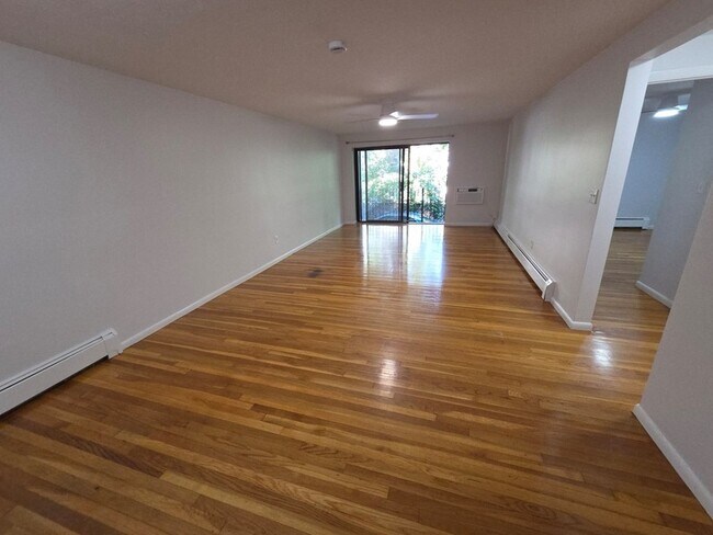 Building Photo - 10 Coffey St