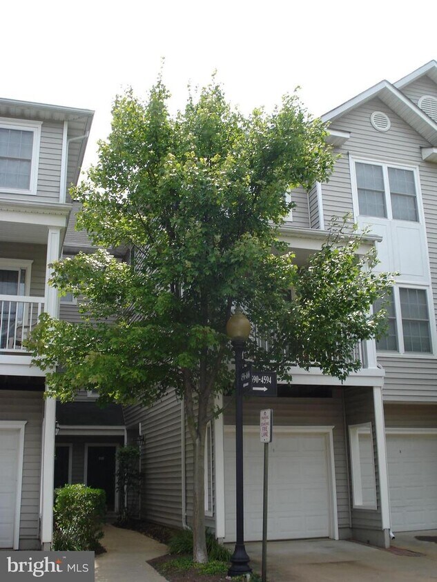 4598 Superior Square Unit 4598, Fairfax, VA 22033 Condo for Rent in