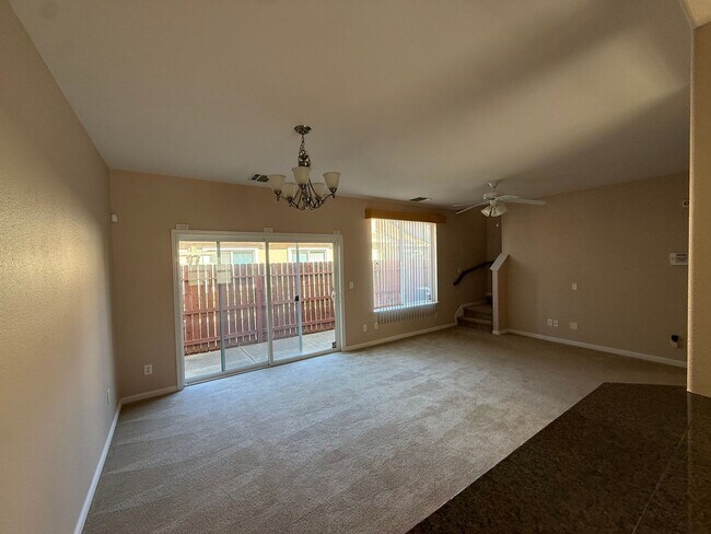Foto del edificio - 3 Bed | 2.5 Bath | 1345 SF |  2 Car Garage | Two Story | Tenant pays $175 for WS&G