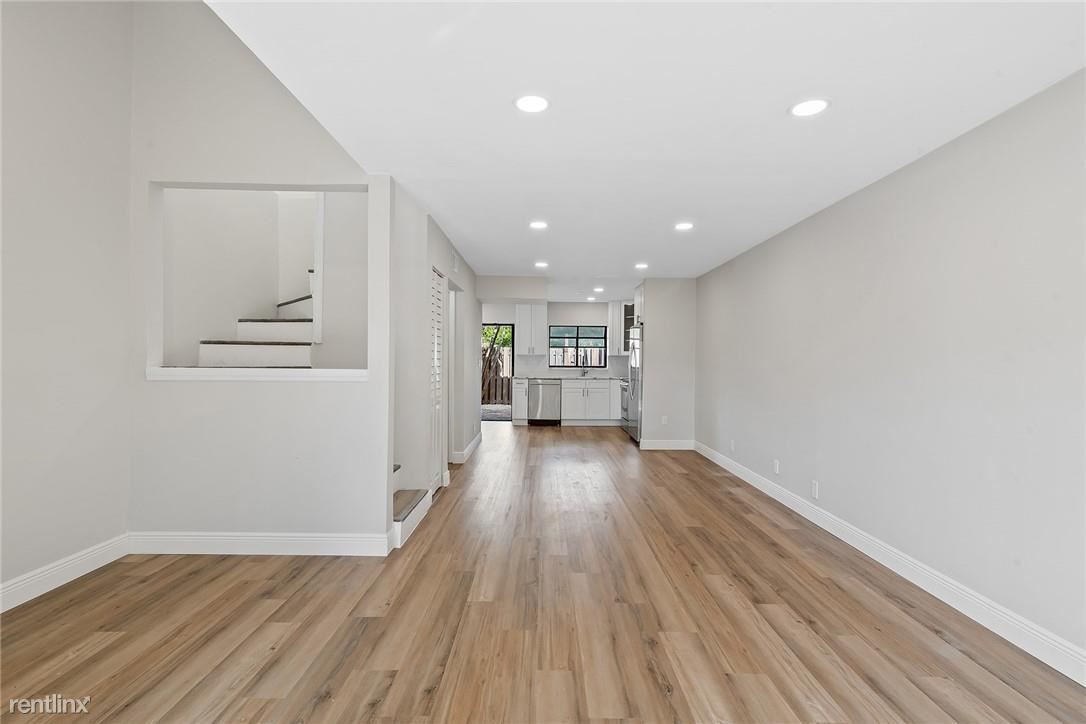 Primary Photo - 2 br, 1.5 bath Townhome - 355 City View Dr