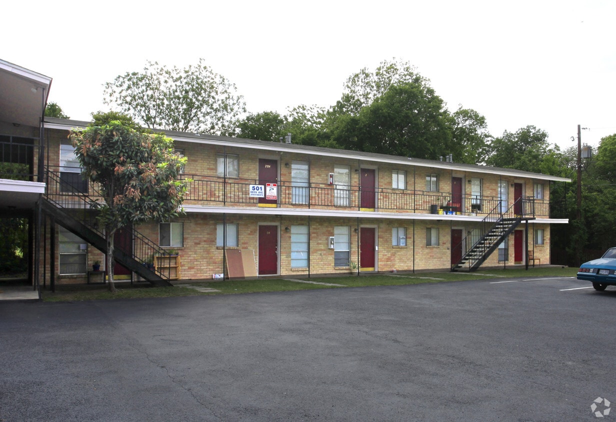 Building Photo - 501-601 Deen Ave
