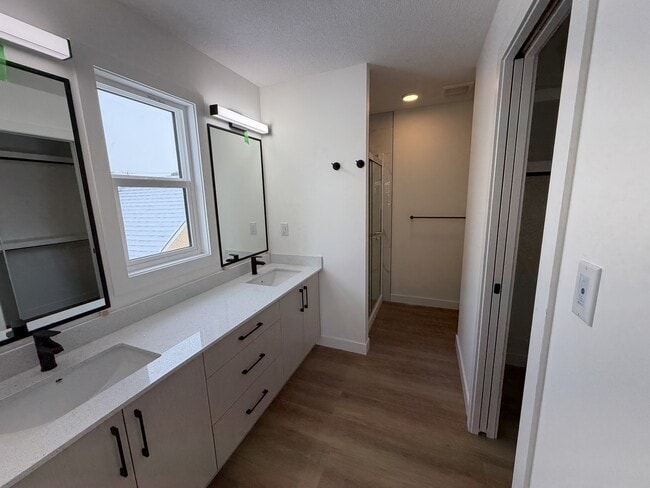 Building Photo - 11323-11106 106 St