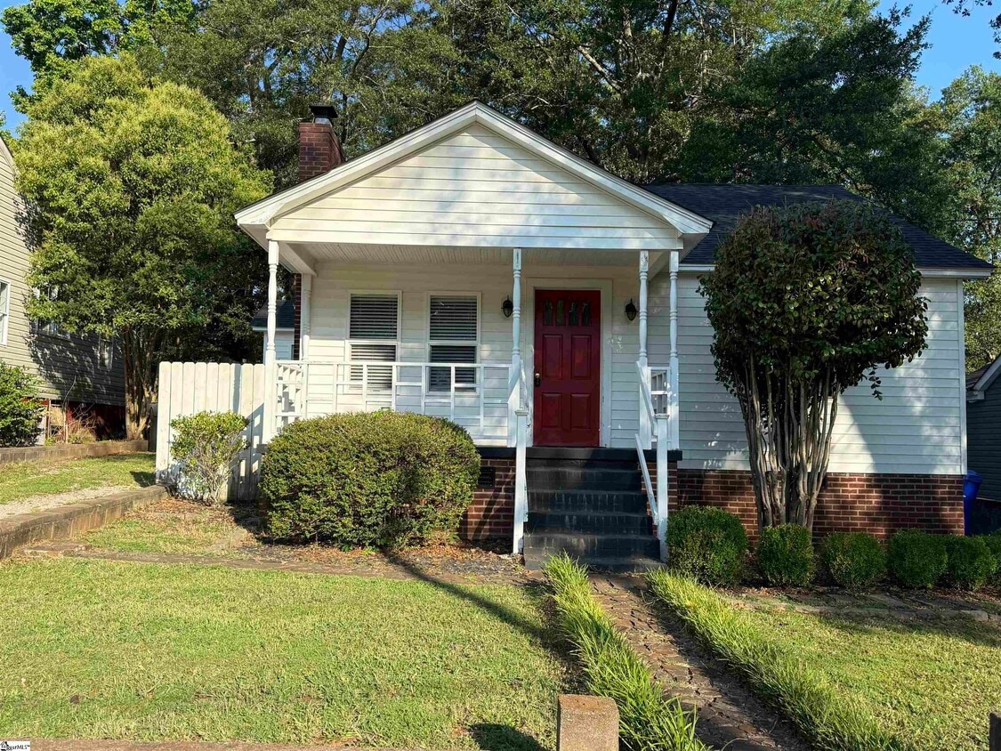 Primary Photo - 16 Underwood Ave