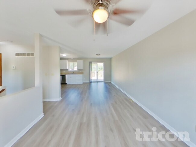 Foto del edificio - 1816 Hilltop Village Ln