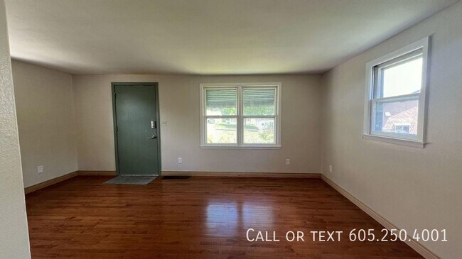 Building Photo - Stunning 2-Bedroom, 2-Bathroom Home