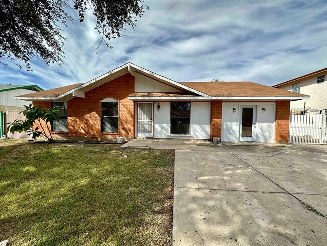 Building Photo - 4610 Retama Dr