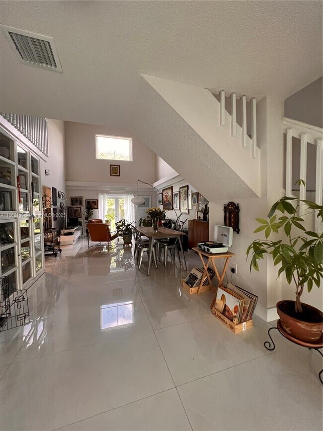 Foto del edificio - 20611 NW 8th St
