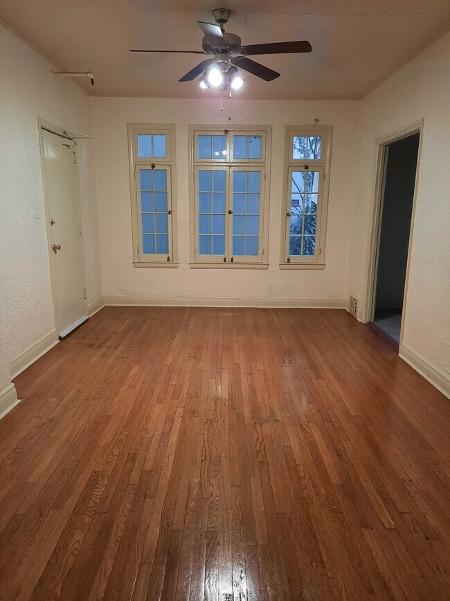 Foto del edificio - 6141 Afton Pl