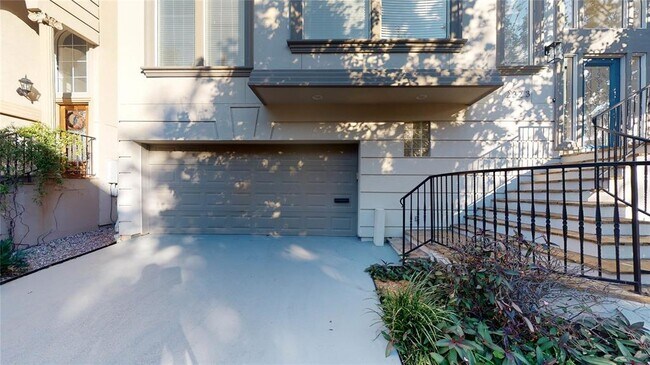 Building Photo - 2323 McDuffie St