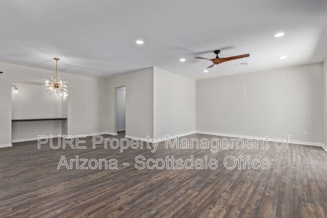 Building Photo - 5723 E Estrid Ave