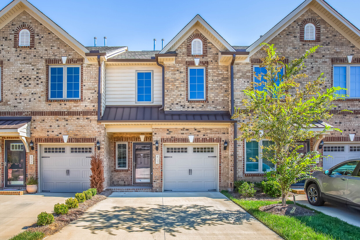 Foto principal - 4752 Willowstone Dr