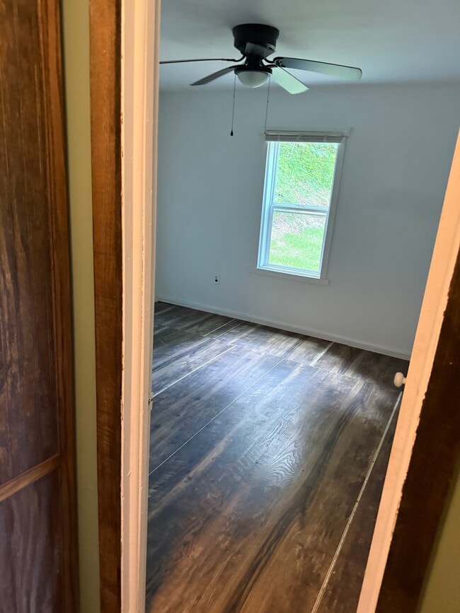 Bedroom - 207 Poplar St