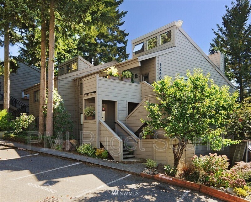 Primary Photo - 12505 NE 23rd Pl