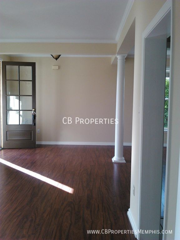 Foto del edificio - BEAUTIFUL and SPACIOUS home in a GREAT loc...