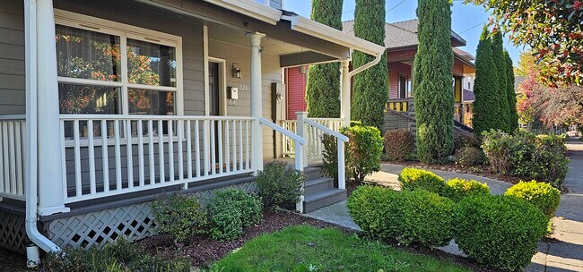 Front porch - 528 NE Going Street