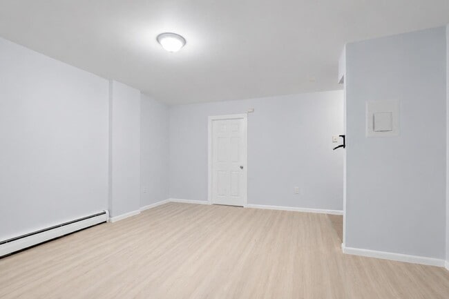 Building Photo - 406 7th St