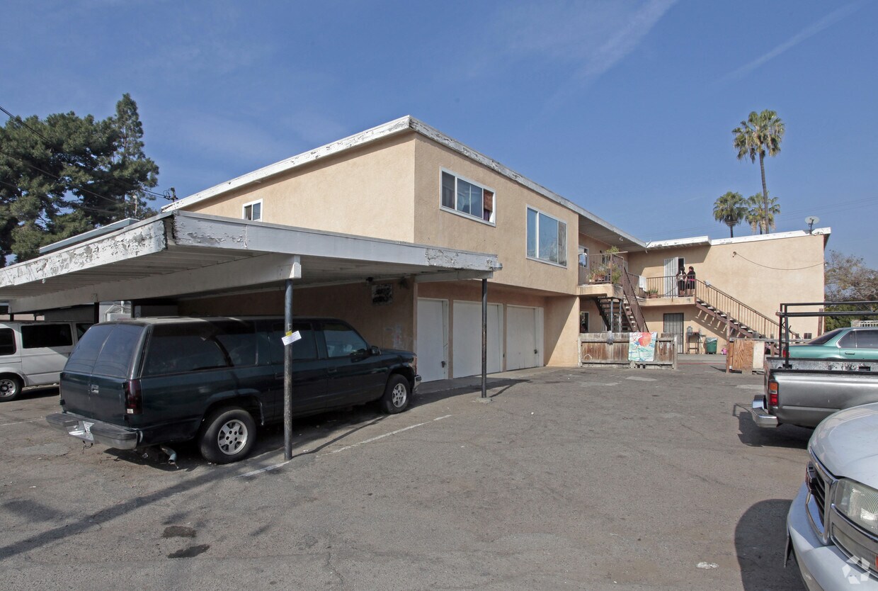 Foto principal - 10422 Lampson Ave