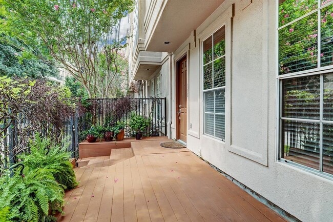 Building Photo - 156 Malone St