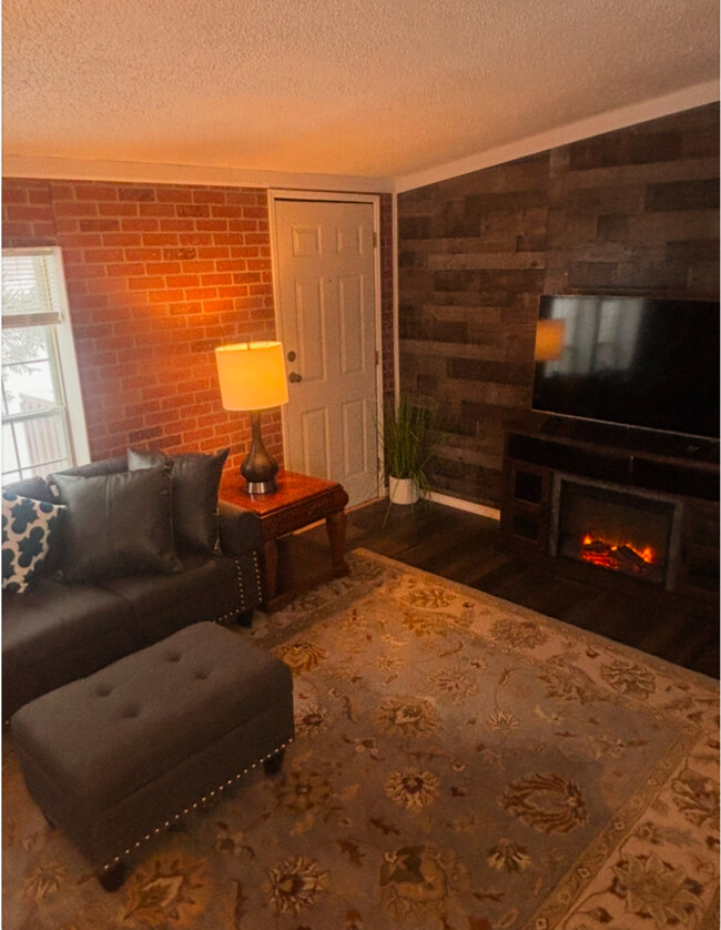 Foto del edificio - 18 Rivercrest Ln