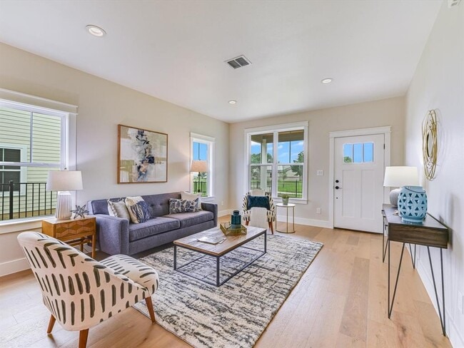 Building Photo - 410 Stagecoach Trail