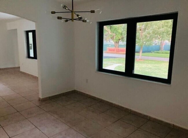 Foto del edificio - 607 Palermo Ave