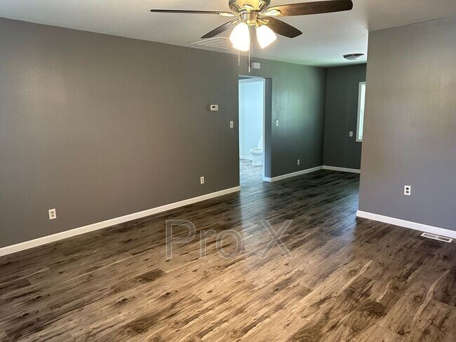 Foto del edificio - 825 S Cherokee St