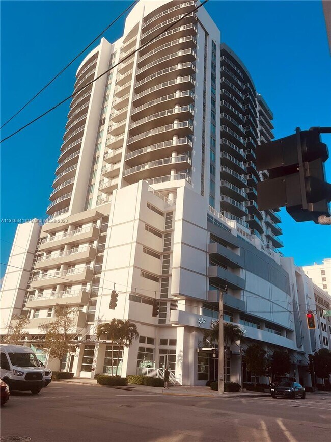 Foto del edificio - 315 NE 3rd Ave