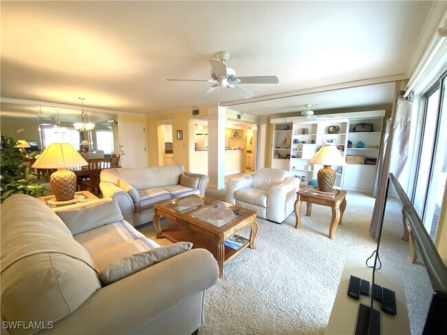 Foto del edificio - 555 Park Shore Dr