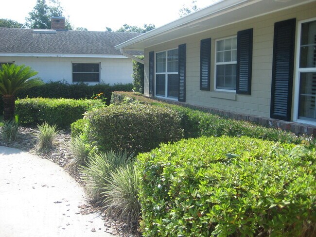 Building Photo - 2070 Thunderbird Trail Maitland FL 32751