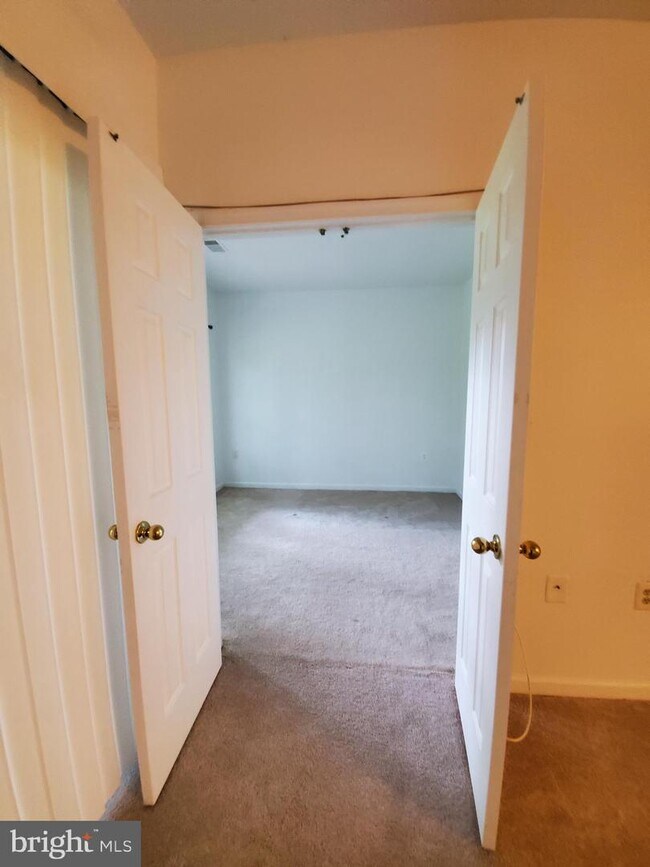 Building Photo - 4404 Silverbrook Ln