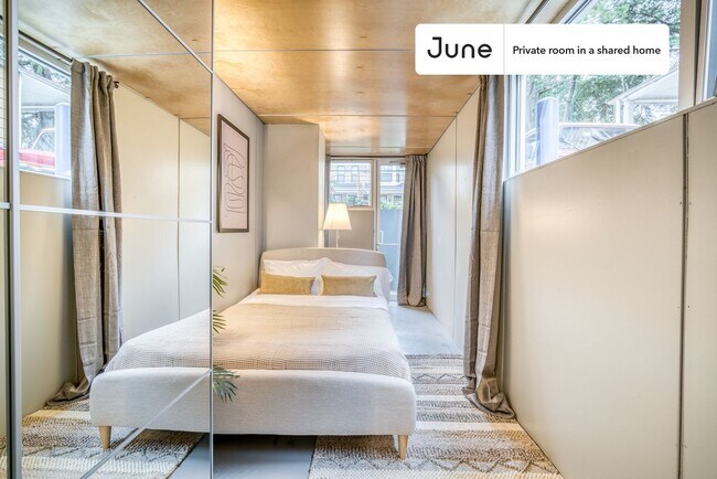 Foto del edificio - Private bedroom in 6 bed/6 bath Home