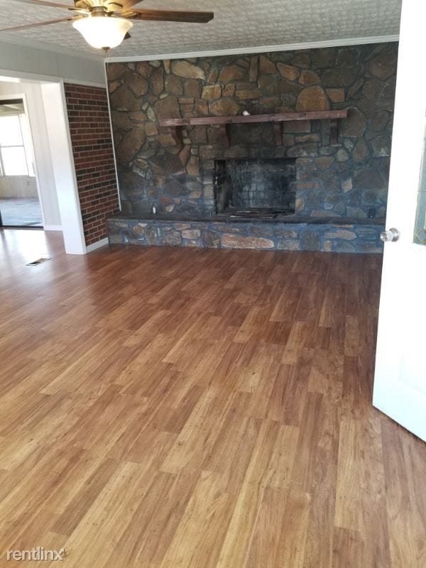 Foto del edificio - 3 br, 105 bath House - 55 War Hill Park Rd