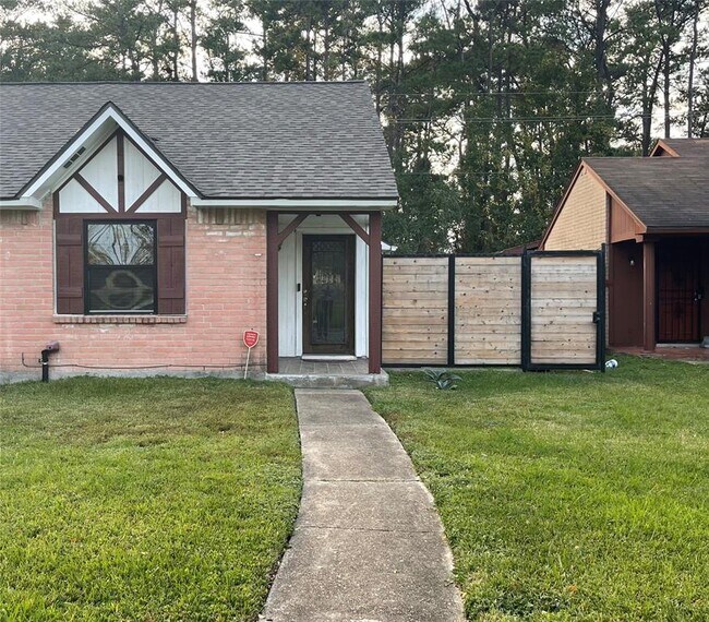 Foto del edificio - 5609 Hollow Pines Dr