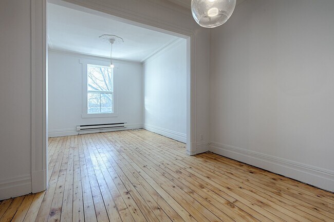 Photo du bâtiment - 1487 Rue Gilford