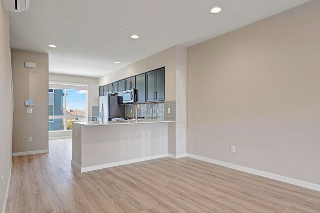 Foto del edificio - New Modern 2BD/2.5BTH Townhome for Lease in Lynnwood - Small Pet Friendly!