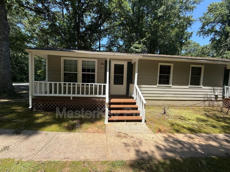 Primary Photo - 219 Byrum St