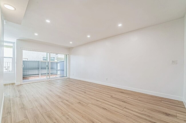 Interior Photo - Embassy Terrace